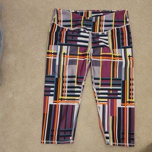 FABLETICS Multi-Color Mid-Rise Powerhold Capri Size Large